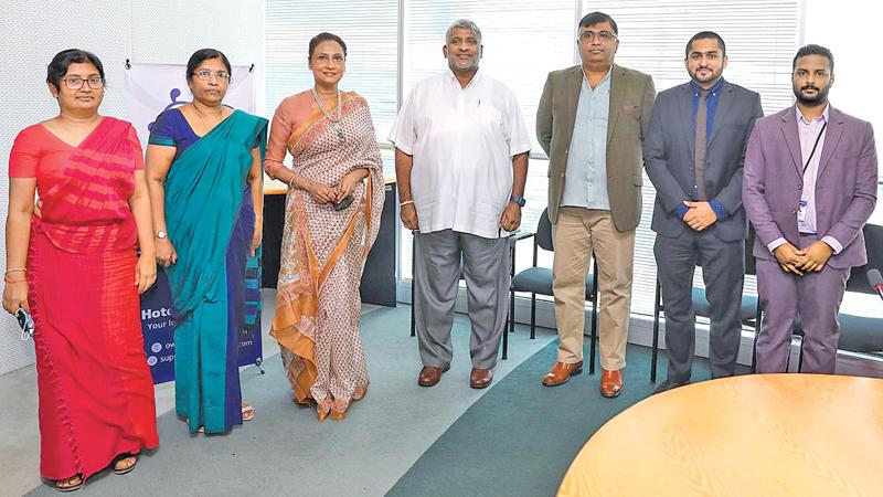 Minister of Tourism and Aviation, Prasanna Ranatunga with Tourism Development Authority and HotelsHippo.com officials.