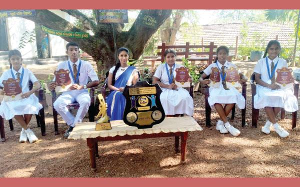 L-R Udara Uthpala, Dhanushka Pushpakumara (Captain) Wathsala Dissanayake (Teacher-in- Charge) and Trainer), Himaya Dulakshi, Ramza Rilwan, Ayona Ushani