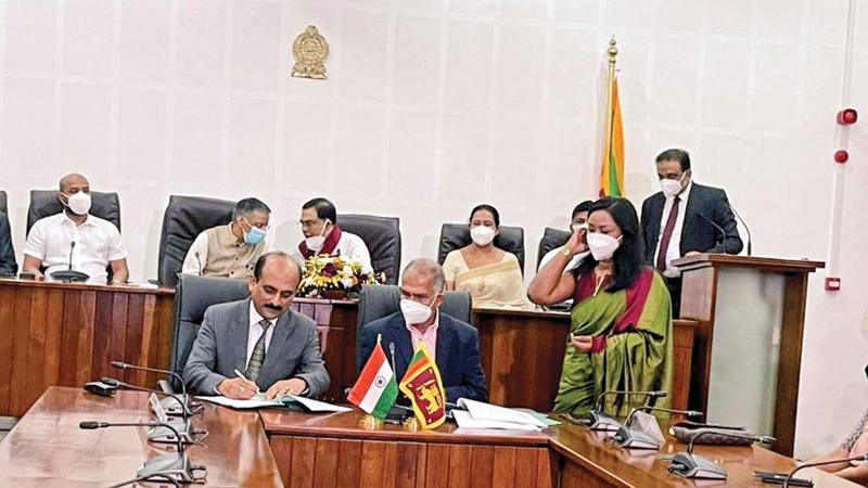 Head of International Business Development, NTPC, Narinder Mohan Gupta and Chairman, CEB, M.M.C. Ferdinando sign the agreement.