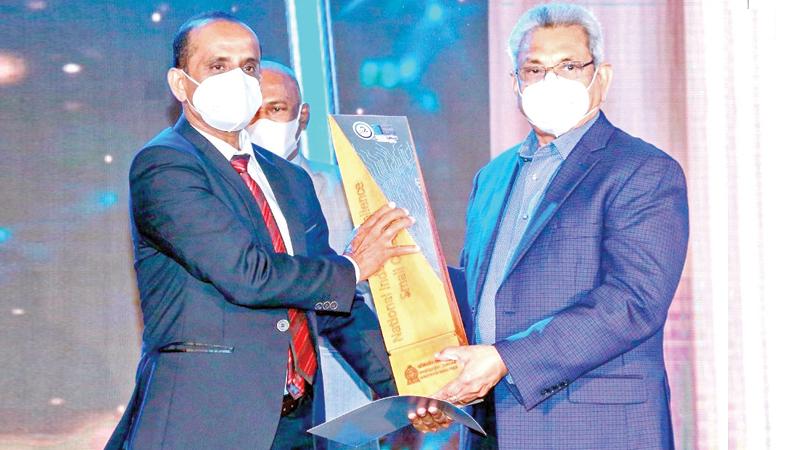 Managing Director of Asian Chill Equipment, Vajira Kumara Silva receives the award from President Gotabaya Rajapaksa