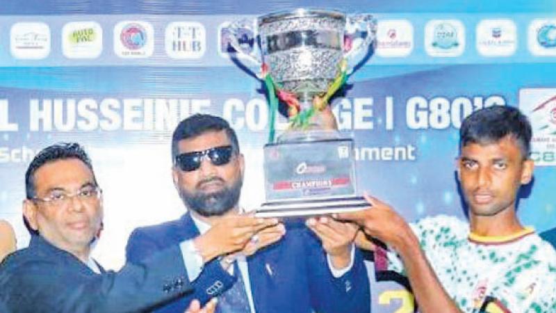 Captain of the Hameed Al Hussenie College MFM Aasim receiving the Oxford President’s Cup from SU Zainulabdeen