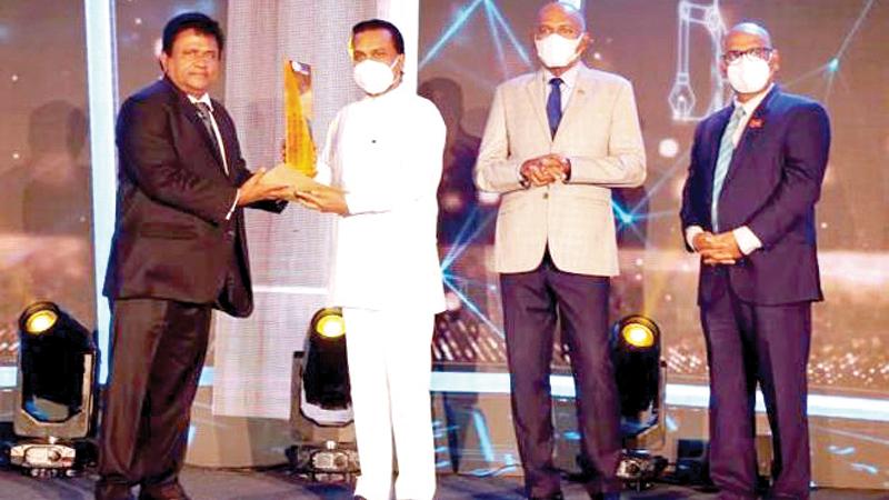 Chairman, Andaradeniya Estate, Dr. W. Jinadasa receives the award