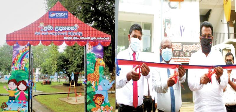 Branch Manager, People’s Leasing, Asanga Iroshan, Mahiynaganaya PS Chairman K.P. Gunawardena and Branch Manager, People’s Bank, Mahiyanganaya, Sudheera Jayasinghe open the park.