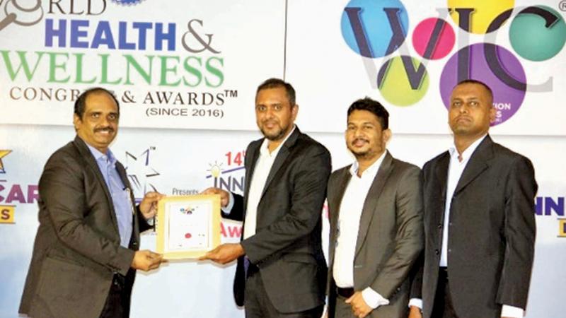 General Manager, Network Planning at Mobitel (Pvt) Ltd, Indika Asurappulige receives the award from CEO, CAMSPay, Vasanth Jeyapaul. Manager, Network Strategy, Mobitel, Buddhika Maldeniya, and Senior Manager, Radio Network Planning, Mobitel, Lasitha Rideewita look on.