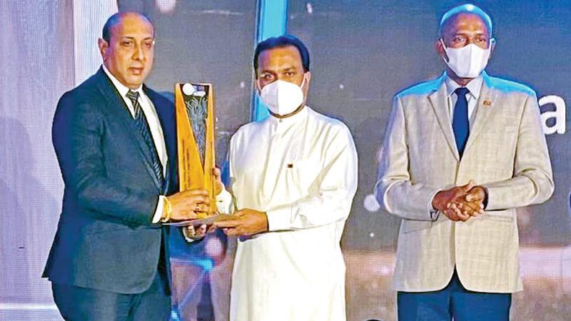 Managing Director of Dmaxx Dinara Clothing, Dr. Dhammika Wijekoon receives the award