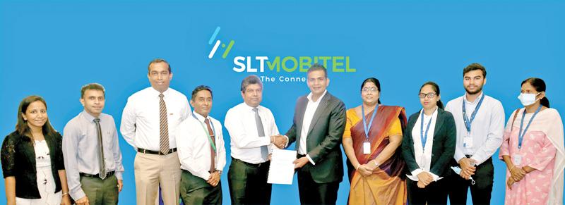 SLT-Mobitel and Unity Plaza officials exchange the agreement