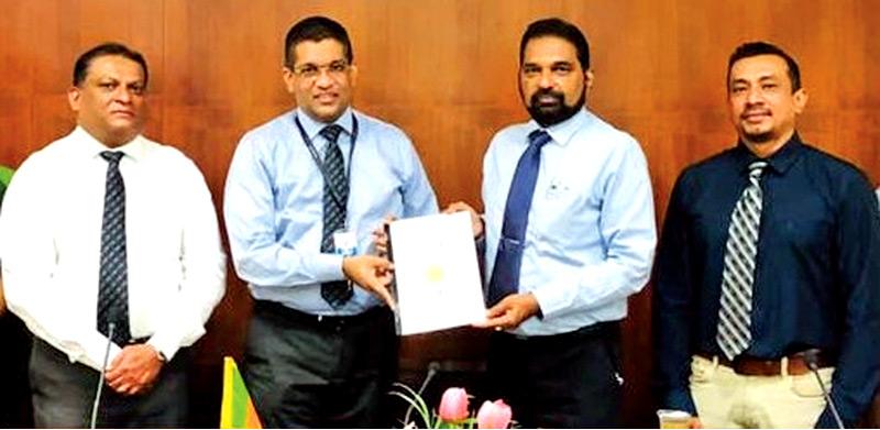 From left– MD/CEO of CDB Mahesh Nanayakkara, Executive Director/Deputy CEO/CFO of CDB Damith Tennakoon, Vice Chancellor Senior Prof Sudantha Liyanage and Director Centre for Sustainability, Prof Priyan Perera