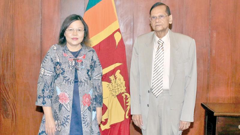 Minister Channa Jayasumana and Health Services DG Dr.Asela Gunawardena received the stock of medical aid from Indonesia’s Ambassador in Colombo Dewi Gustina Tobing last week. WHO Country Representative in Sri Lanka Alaka Singh was also present. Pic: by airport Cor: T.K.G.Kapila