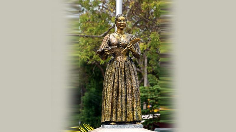 The statue of Gajaman Nona at the Nonagama junction, Ambalantota