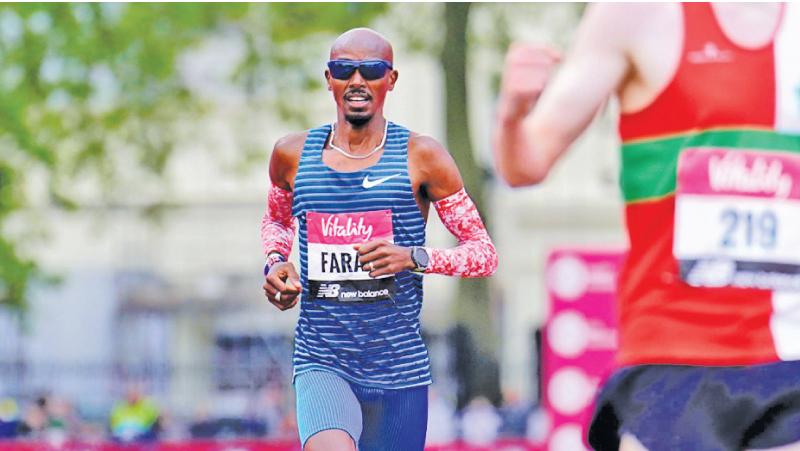 Ellis Cross takes down Mo Farah at Vitality London 10,000 - AW