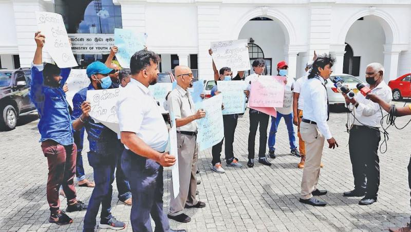 A former wushu official Jagath Bandara speaking to the media on their protest near the Sports Ministry office at Reid Avenue in Colombo