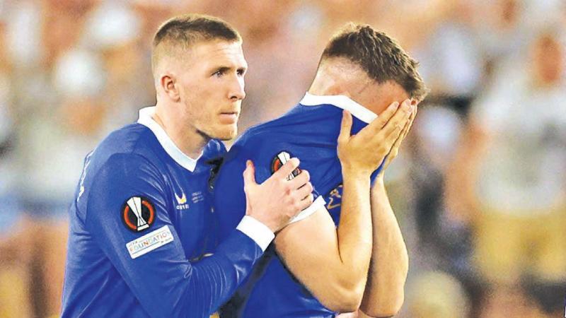 John Lundstram consoled teammate Aaron Ramsey after losing the penalty shoot-out