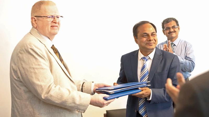 Country Manager, UNOPS Sri Lanka and the Maldives,  Sudhir Muralidharan, SACEP Director General Dr. Md. Masumur Rahman and the Secretary to the Ministry of Environment, Dr. Anil Jasinghe exchange the agreement. 