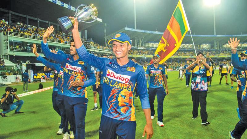 Wellalage does a lap of honour with the Sri Lanka team that won the ODI series 3-2 against Australia at the Premadasa Stadium