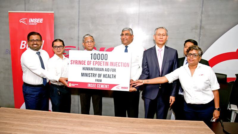 Insee Cement Chairman Nandana Ekenayake and Head of External Affairs and Channel Development, Chandana Nanayakkara make the presentation to the Director General of Health Services, Dr. Asela Gunawardena and Director, Medical Technology Services, Dr. Anver Hamdani.  Thailand Ambassador Poj Harnpol and First Secretary, Peerapat Tongrod look on.