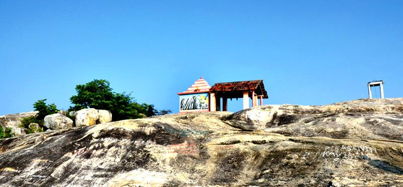 The rock boulder of Okanda Devalaya at Kumana
