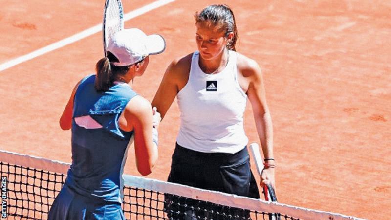 Daria Kasatkina (right) lost to eventual champion Iga Swiatek in this year’s French Open semi-finals