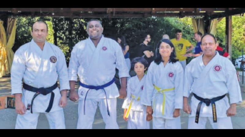 Shihan Minithanthri  (right) with some of the participants