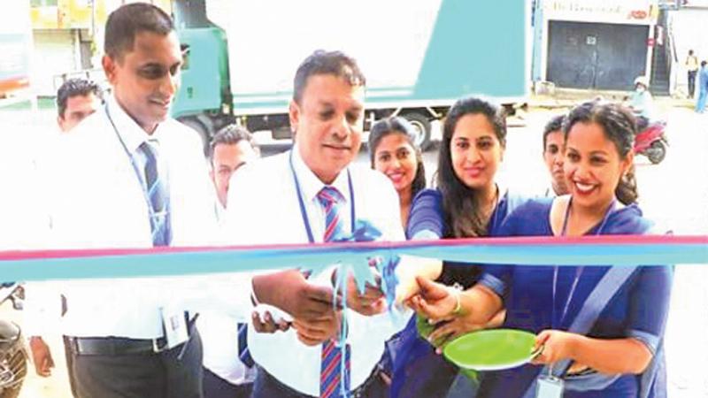 Chief Manager , Branch Operations of People’s Leasing and Finance, Chamil Herath (center) with Manager, Kiribathgoda branch V. Niroshan (left), Deputy Manager, Kiribathgoda Branch, Sanduni Keenawinna, Head of Documentation, Kiribathgoda branch, Ms. Sajeevi Keshala open the branch.