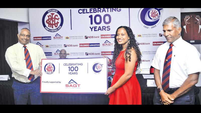 Thisuri Yahampath (centre), an intern at SAGT presenting the token sponsorship cheque to Jehan Canagaretna (left) while the chairman Tournament Committee Dilroy Fernando looks on (Pictures by Wasitha Patabendige)