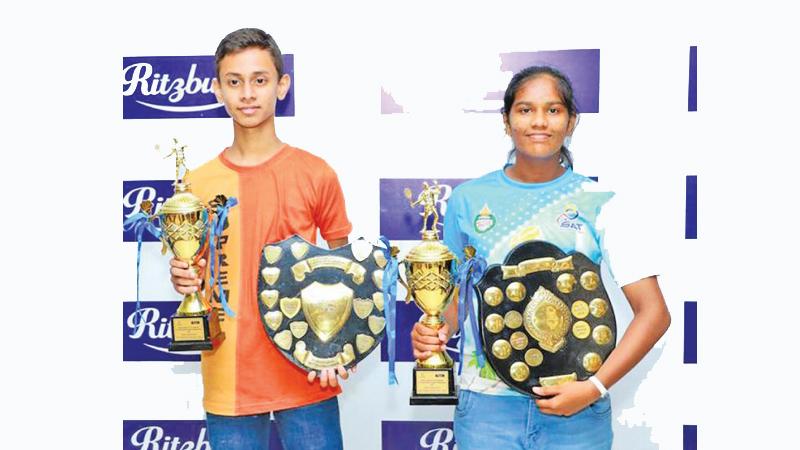 Mohammad Rilwan (left) and Punsara Wickramasinghe the most promising players of the year 2022