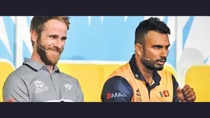 Dasun Shanaka (right) with his New Zealand counterpart Kane Williamson before the match