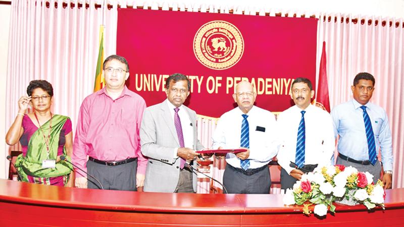 The agreement being exchanged by Vice Chancellor, University of Peradeniya, Prof. M. D. Lamawansa and Director and CEO, Kelani Cables, Mahinda Saranapala. Acting Registrar University of Peradeniya, M. G. J. Dharmasiri, Head Department of Electrical and Electronic Engineering, Prof. Lilantha Samaranayake,  GM Marketing, Dr. Anil Munasinghe, and  Manager, Marketing, Kelani Cables, Channa Jayasinghe look on.