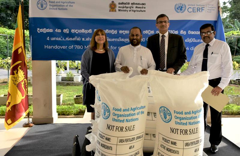 UN Resident Coordinator in Sri Lanka Hanaa Singer, Minister of Agriculture Mahinda Amaraweera, FAO Representative for Sri Lanka and the Maldives, Vimlendra Sharan and Gunadasa Samarasinghe at the handing over ceremony 