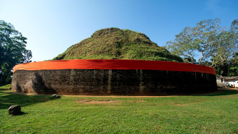 A Stupa of Deliwela Kota Vehera