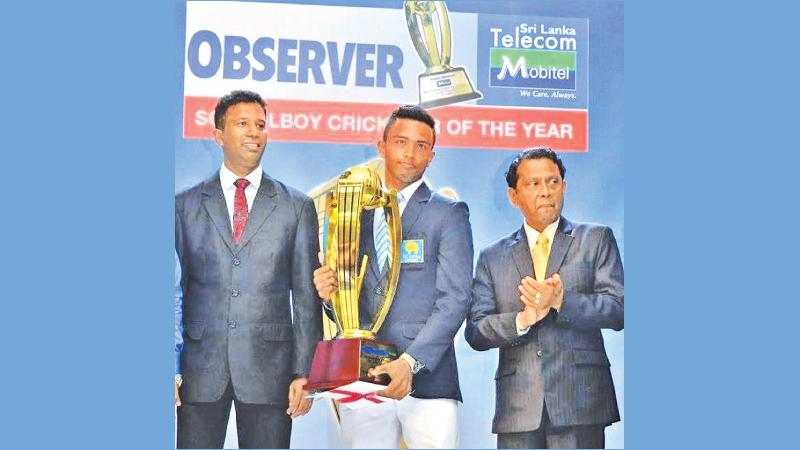 The Observer SLT Schoolboy Cricketer of the Year 2014 Sadeera Samarawickrama of St. Joseph’s after receiving to glittering trophy from the chief guest Kumara Dharmasena (who won the same mega award in 1989) and with then ANCL Chairman, late Bandula Padmakumara