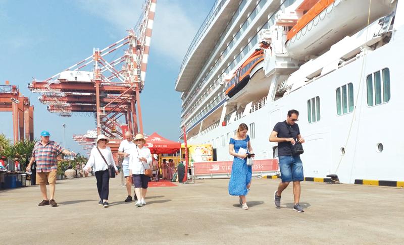 Tourists  of the cruise ship at the Colombo Harbour.