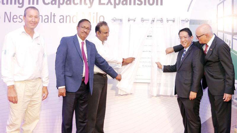 Anura Priyadarshana Yapa, MP, Minister of Industries and Plantations Dr. Ramesh Pathirana, Managing Director, Nestlé Lanka, Jason Avanceña, Swiss Ambassador to Sri Lanka, Dominik Furgler