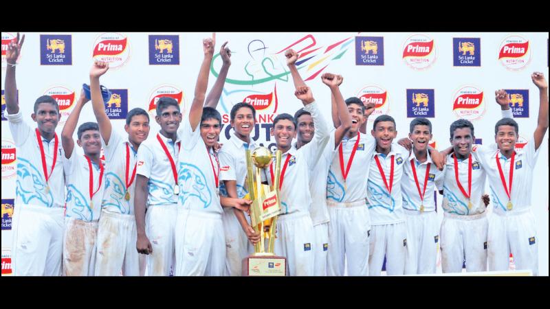 The Colombo South team with the champions trophy on stage comprising Rehan Peiris (captain), Joshua Sebastian, Stefan Fernando, Yasindu Dissanayake, Dineth Weragoda, Rashan Deemantha, Lashen Fernando, Thevindu Wewalwala, Hiruka Silva, Tenusha Yapa, Sathsara Nilanjith, Deshan de Silva and Meshone Ferdinando (Pic by Sudath Malaweera)