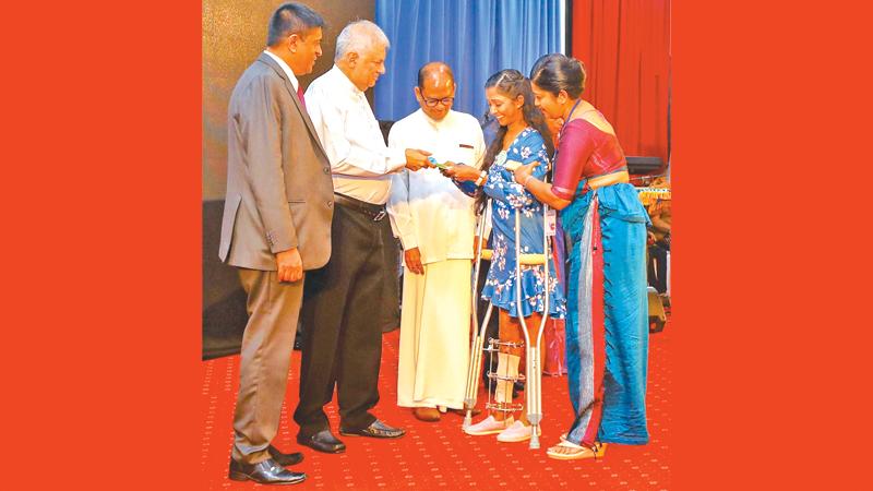 The national ceremony to commemorate the International Day of Persons with Disabilities-2022 under the theme, ‘Transformative solutions for inclusive development; the role of innovation in fuelling an accessible and equitable world’, was held at Temple Trees yesterday under the patronage of President Ranil Wickremesinghe. Prime Minister Dinesh Gunawardena and State Minister of Social Empowerment Anupa Pasqual were also present. Pix by Gayan Pushpika