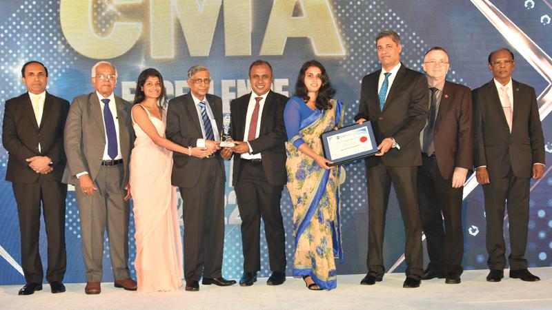 Union Assurance receiving a Special Award for Best Disclosure on Capitals acknowledged by Ruwan Rodrigo (Vice President Finance & Planning), Sachini Bandara (Assistant Manager - Planning & Budgeting), and Nadee Perera (Manager - Finance & Planning).
