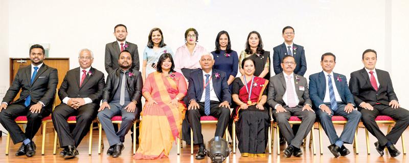 The new Executive Committee of Ceylinco Life’s Toastmasters Club, with the Company’s senior management.