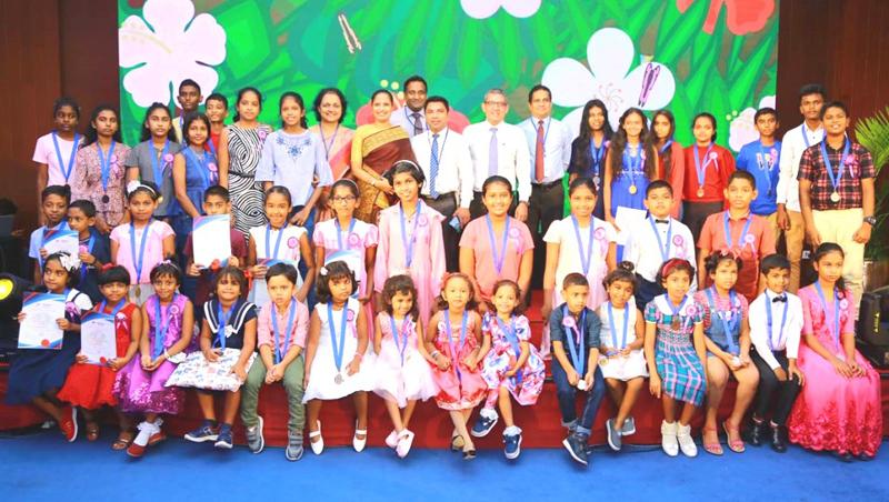 The winners of the talent competition with the Corporate Management of PLC