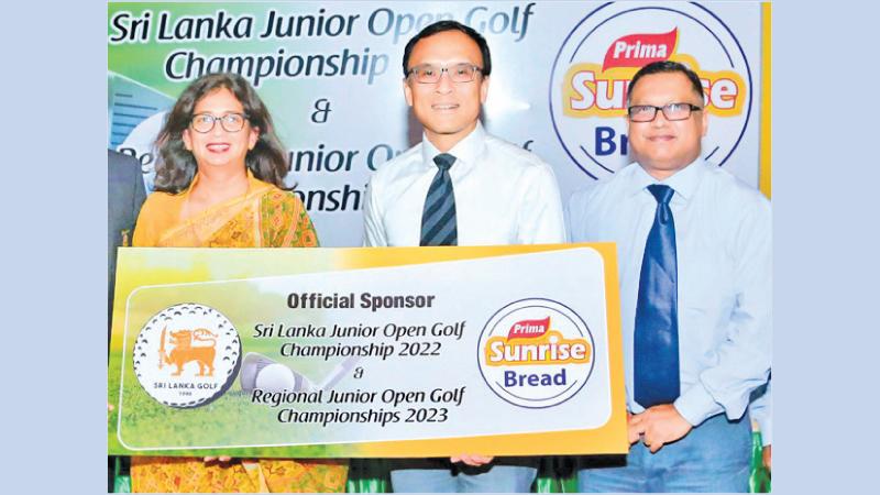 Lawrence Chan (centre) Group GM of Prima Group Sri Lanka presenting the sponsorship cheque to Niloo Jayathilake, Chairperson, Junior Golf Sub-Committee, RCGC in the presence of Sajith Gunaratne (right), Deputy General Manager, Ceylon Agro Industries, Prima Group Sri Lanka