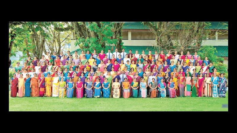  The teaching staff of Sirimavo Bandaranaike Vidyalaya