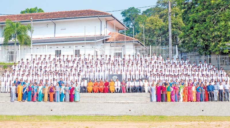 Students who got A9s with the Principal, board of adminstration and O/L teachers. Pics By Nishanka Wijeratne 