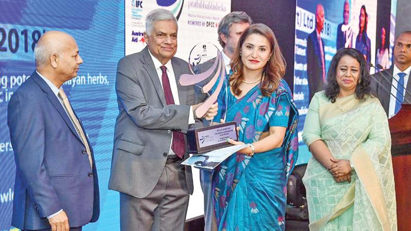 President Ranil Wickremesinghe presenting an award at the event