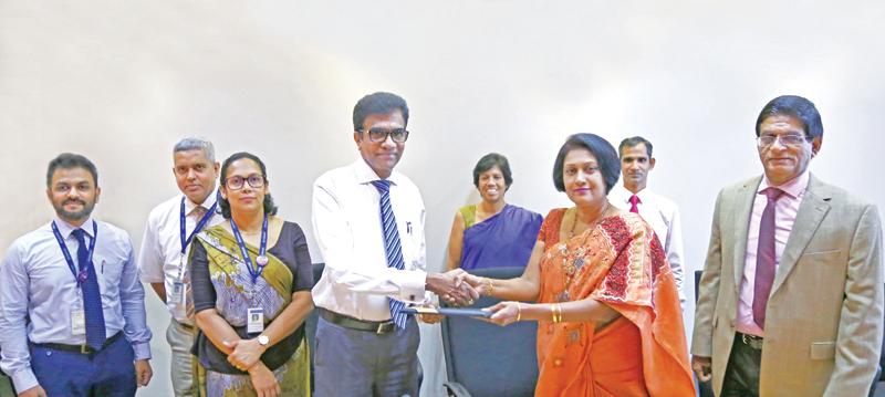 Commercial Bank’s Chief Financial Officer Nandika Buddhipala and National Science Foundation Director General Dr. Sepalika Sudasinghe exchange the agreement.  Looking on (from right) are: National Science Foundation Chairman Prof. Ranjith Senaratne and Commercial Bank’s Senior Manager, Sustainability, Women Banking and CSR, Mrs Kamalini Ellawala and representatives of the two organisations. 