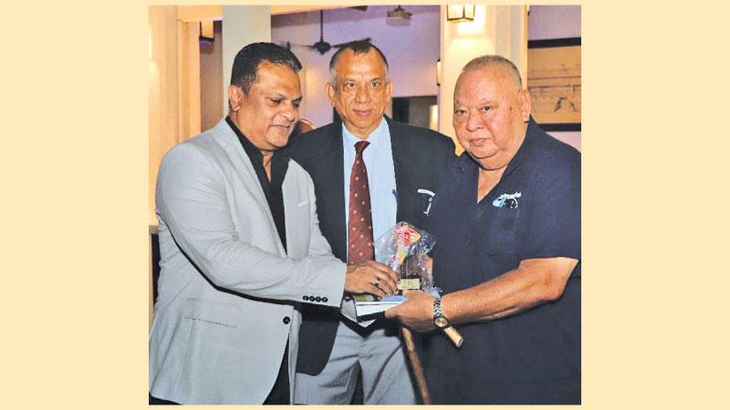 Shammi Silva (left) the chairman of the Gymkhana Club (CH and FC rugby and CCC cricket) presents a memento to former Sri Lanka rugby captain YC Chang in the presence of felicitation promoter Shane Dullewe