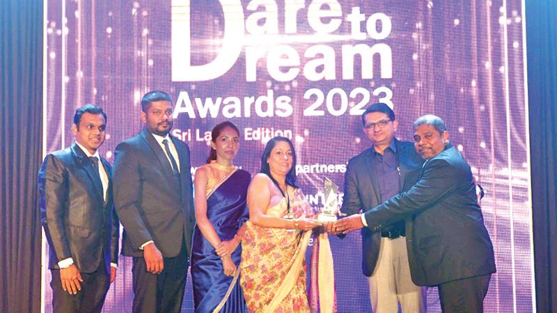 Director of IT at Baurs, Anoja Basnayake and the team receiving the award
