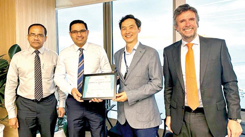 Commercial Bank CEO Sanath Manatunge (second from left) receives the award from the IFC’s FIG Portfolio Manager for South Asia, Joon Young Park. Commercial Bank COO, S. Prabagar (extreme left) and IFC Country Manager for Sri Lanka, Alejandro Alvarez de la Campa look on.