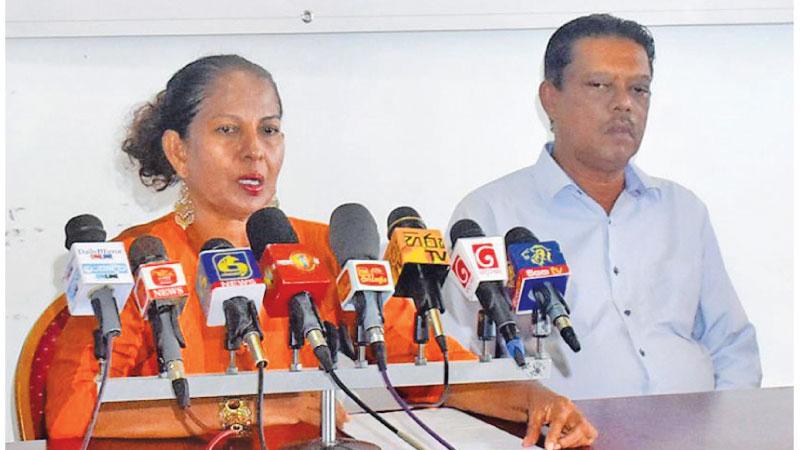 Hyacinth Wijesinghe (left) Tournament Director and CMCC president Rizwan Badoordeen at the Media presentation