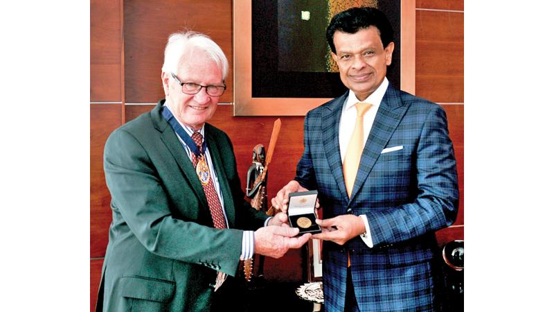 International President of the Institute of Chartered Shipbrokers UK, Kevin Shakesheff confers the lifetime award on Dr. Parakrama Dissanayake
