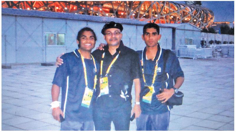 Wasantha Kumara with Olympian Anuruddha Ratnayake (left) and BASL president Dian Gomes (centre)