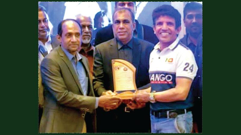Newly appointed president of Southern Motor Sports Club (SMSC) Shihan Shamsudeen presenting a memento to chief guest on the occasion Dilantha Malagamuwa (right) for his services rendered to motor racing locally as well as international level that brought honor to Sri Lanka as Sri Lanka Austomobile Sports (SLAS) president Ashhar Hameen looks on