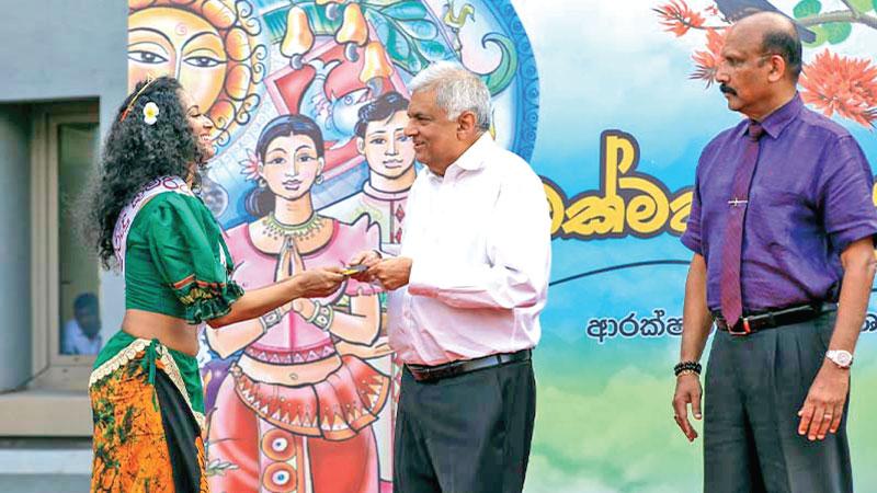 President Ranil Wickremesinghe presents an award at the Defence Ministry’s ‘Surya Mangalya 2023’ Pic: Courtesy PMD